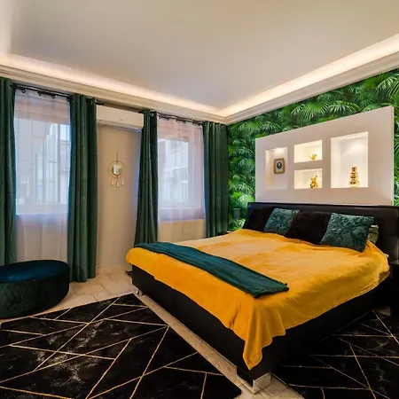 Andrassy Avenue Exclusive *