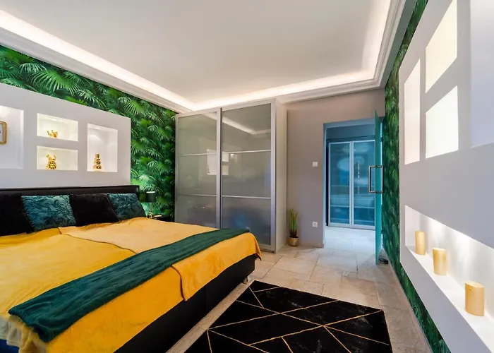 Andrassy Avenue Exclusive